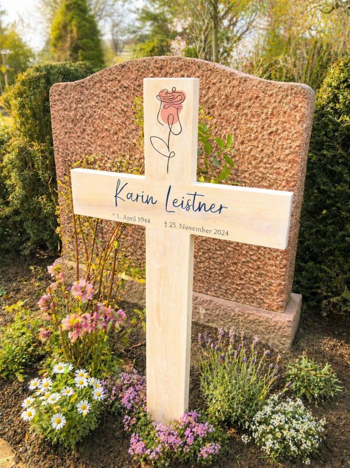 Grabkreuz mit stilisierter Rose